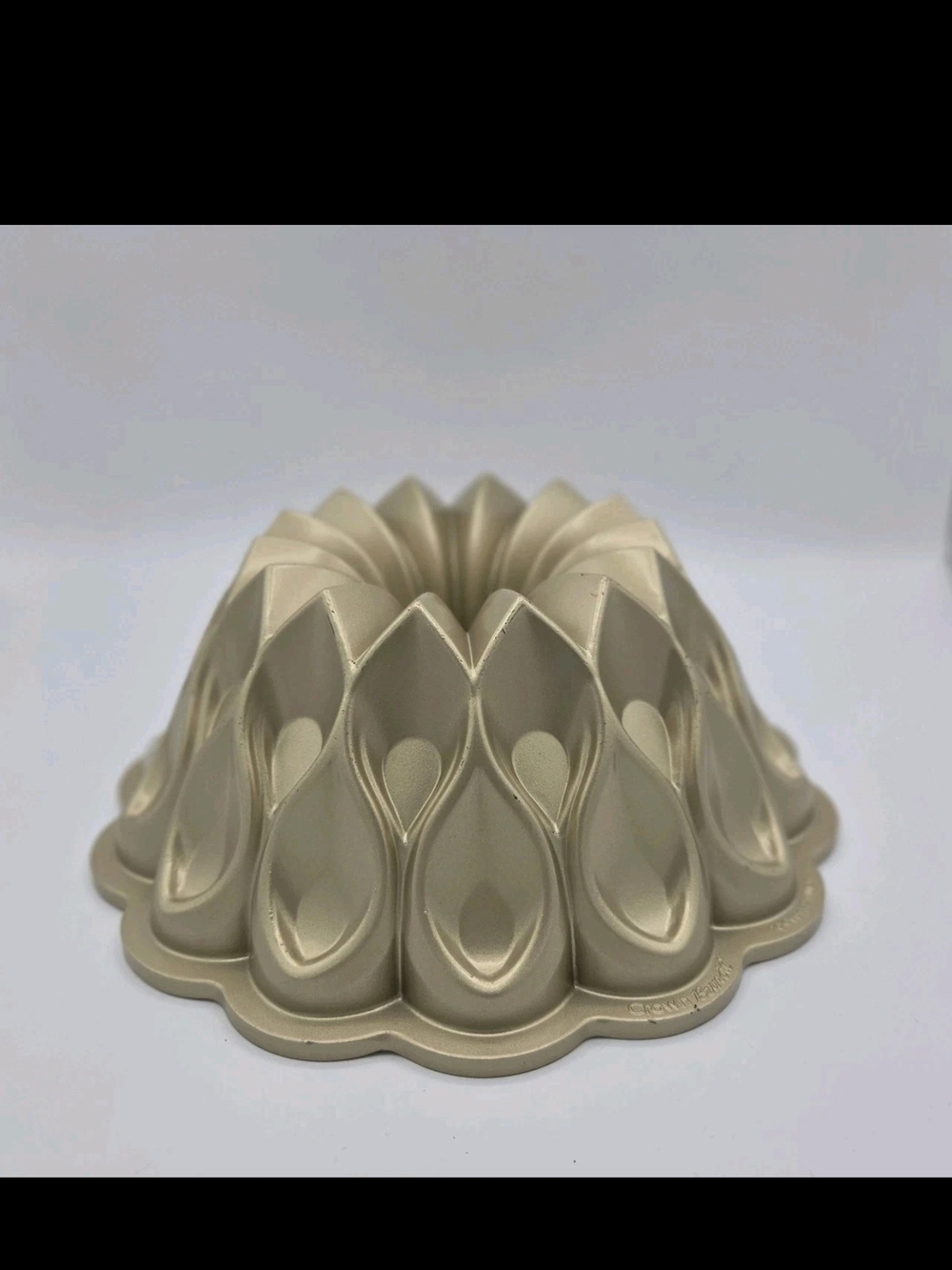 Nordic Ware Crown Bundt Pan Gold 10 Cups Sculpted Aluminum Bakeware